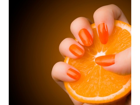 Vanile/apelsinais kvepiantis manikiūras su lakavimu